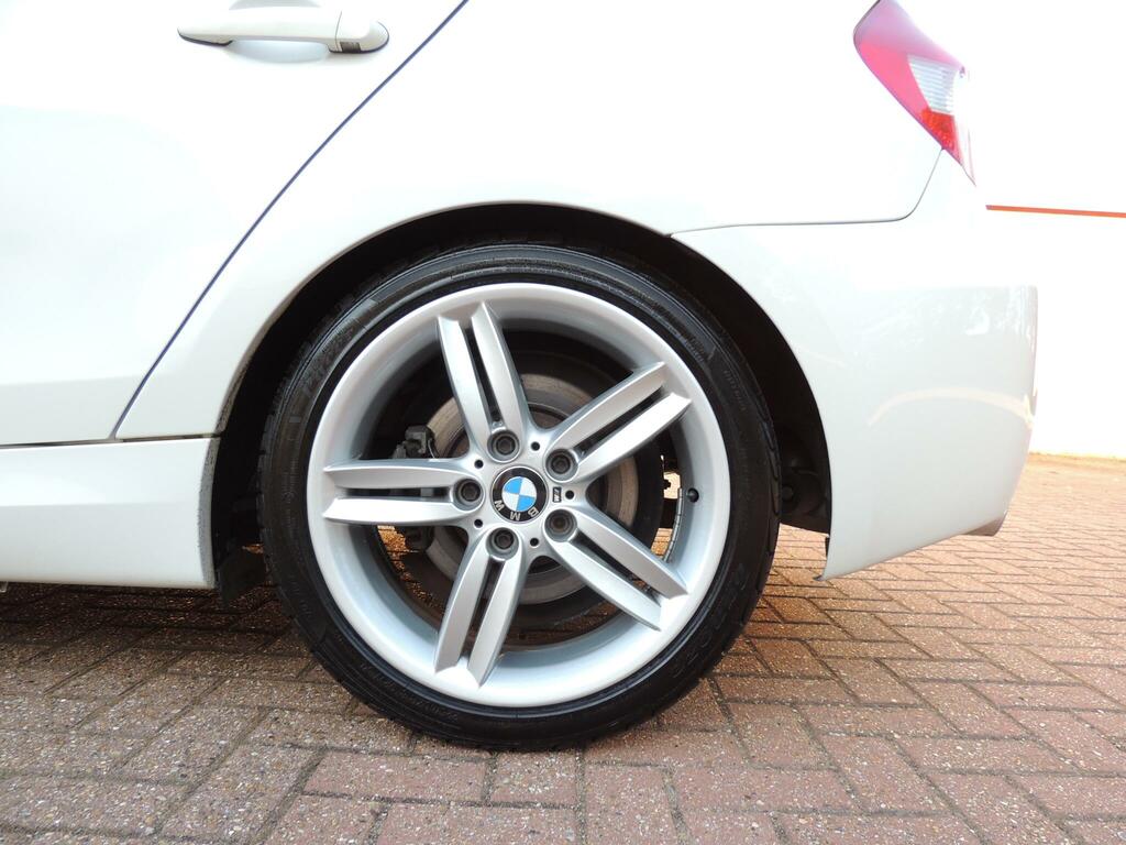 BMW 1 Series 2.0 118I Se 128 Bhp Black #26