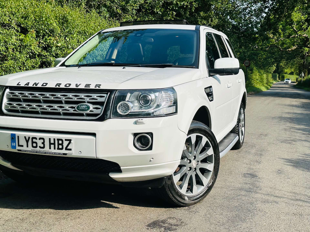 Land Rover Freelander 2.2 L Luxury Hse Sd4 4Wd White #2