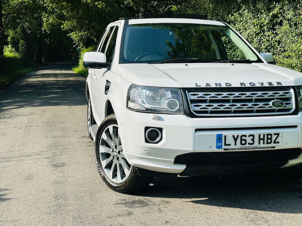 Land Rover Freelander 2.2 L Luxury Hse Sd4 4Wd White #4