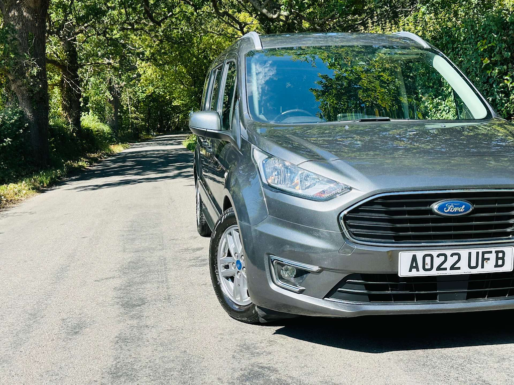 Ford Grand Tourneo Connect 1.5 L Grand Titanium Tdci Grey #4