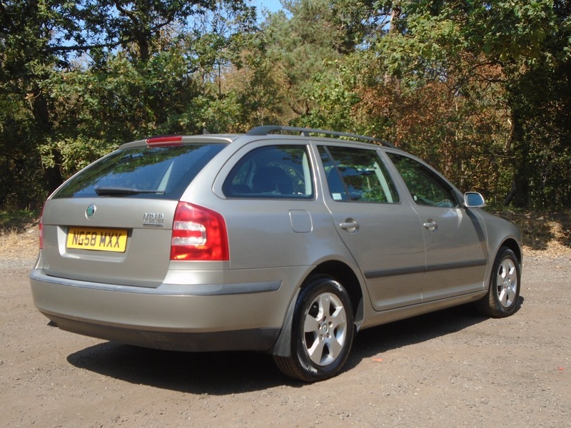 Skoda Octavia Tdi Ambiente Dsg Beige #4