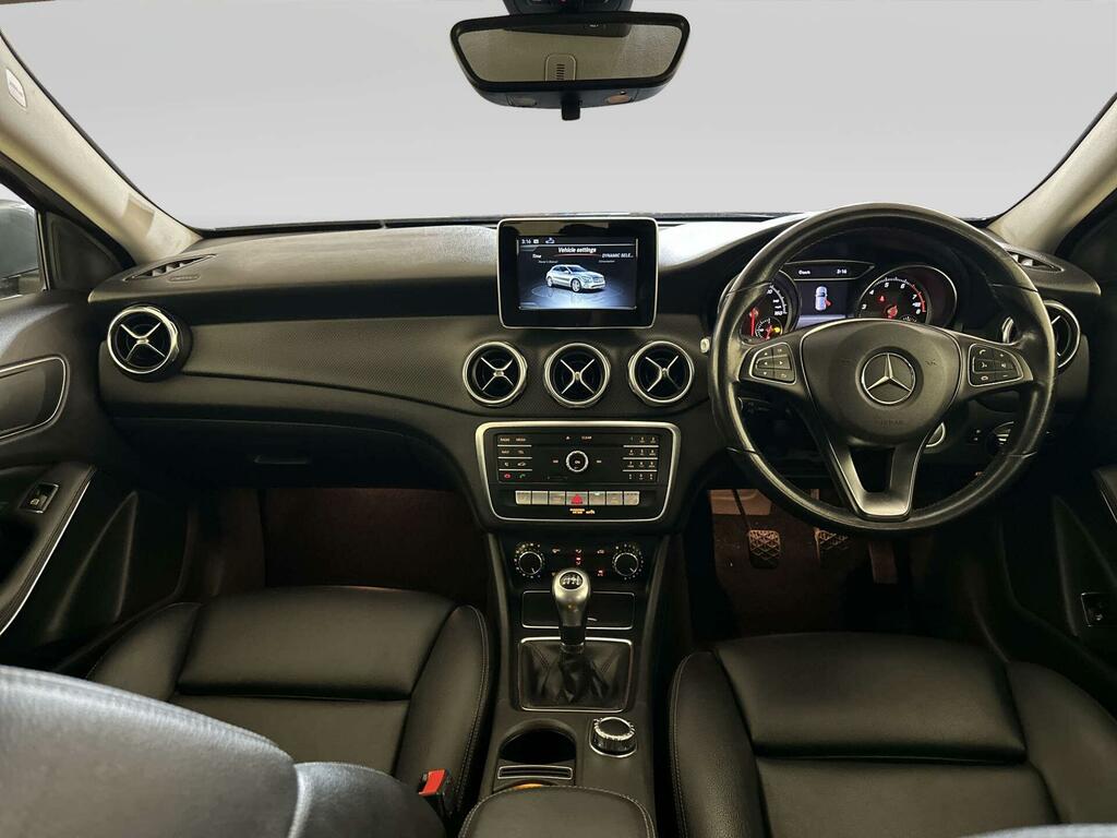 Mercedes-Benz GLA Class 1.6 Gla200 Se Executive Suv Eu Grey #2