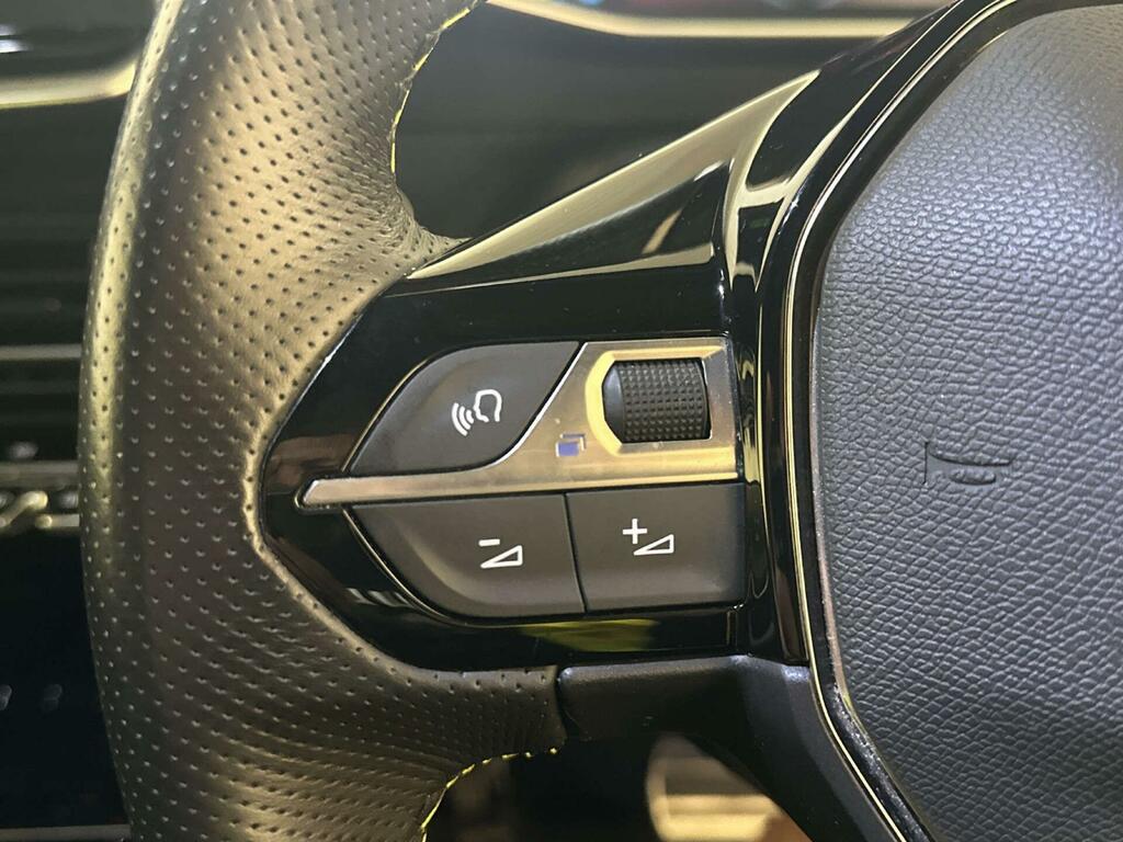 Peugeot e-2008 50Kwh Gt 7Kw Charger White #15