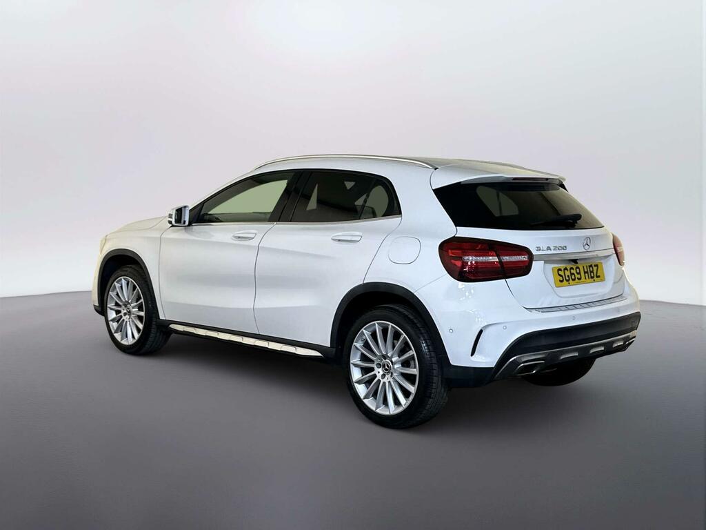 Mercedes-Benz GLA Class 1.6 Gla200 Amg Line Edition Suv White #6