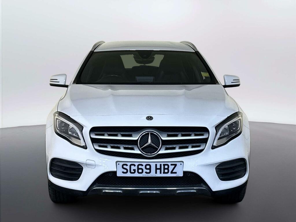 Mercedes-Benz GLA Class 1.6 Gla200 Amg Line Edition Suv White #3