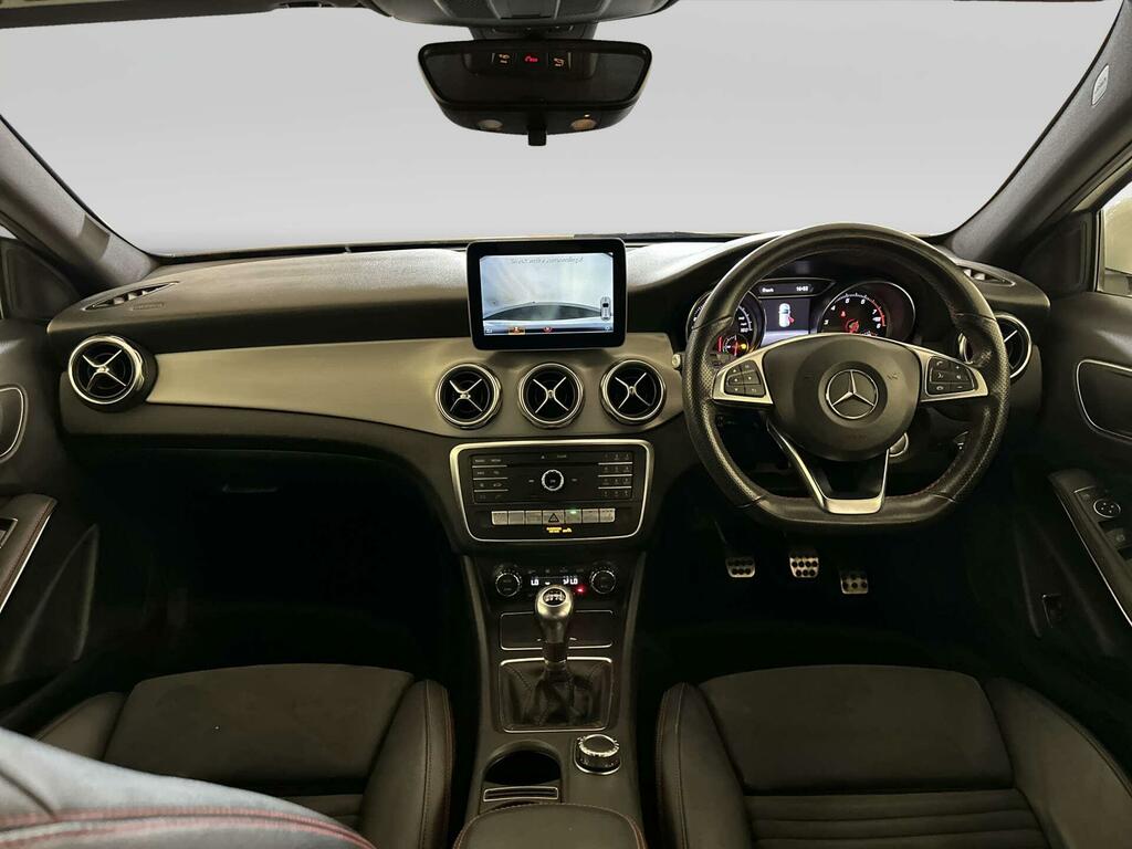Mercedes-Benz GLA Class 1.6 Gla200 Amg Line Edition Suv White #2