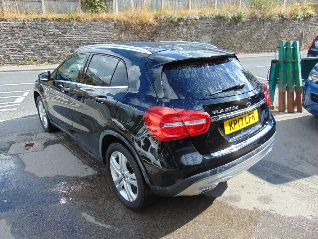 Mercedes-Benz GLA Class 2.1 Gla200d Sport Premium Plus Suv Ma Black #3