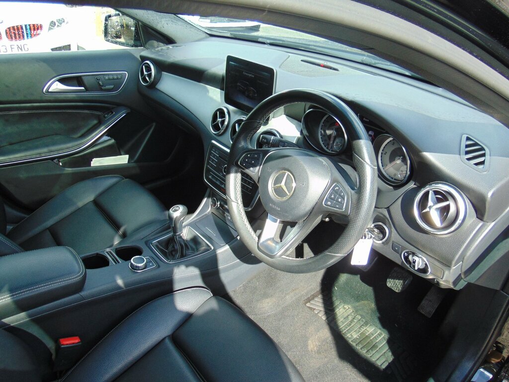 Mercedes-Benz GLA Class 2.1 Gla200d Sport Premium Plus Suv Ma Black #5