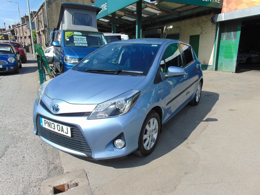 Toyota Yaris 1.3 Vvt-i Trend 98 Bhp White #2