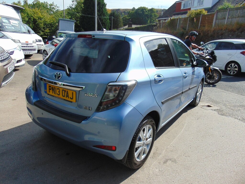 Toyota Yaris 1.3 Vvt-i Trend 98 Bhp White #4