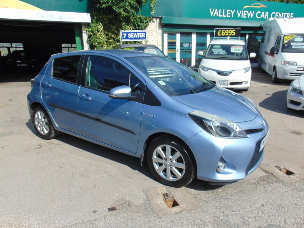 Toyota Yaris 1.3 Vvt-i Trend 98 Bhp White #1
