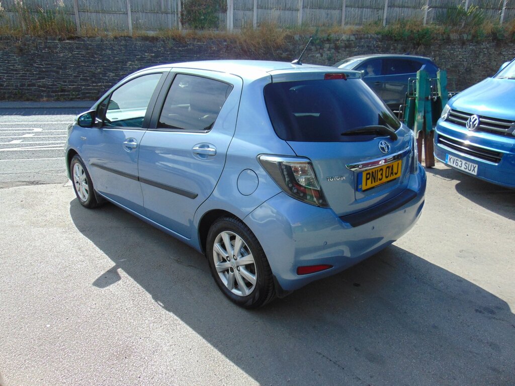 Toyota Yaris 1.3 Vvt-i Trend 98 Bhp White #3
