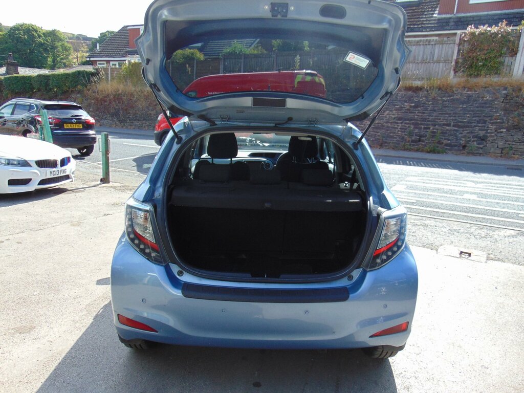 Toyota Yaris 1.3 Vvt-i Trend 98 Bhp White #5