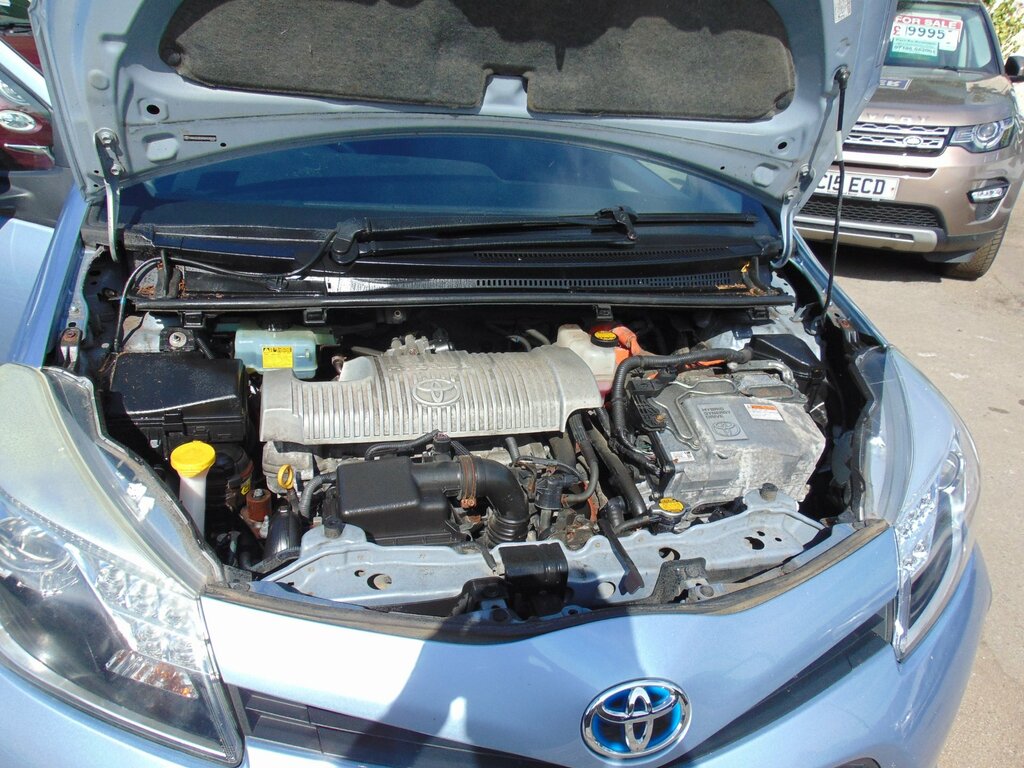 Toyota Yaris 1.3 Vvt-i Trend 98 Bhp White #8