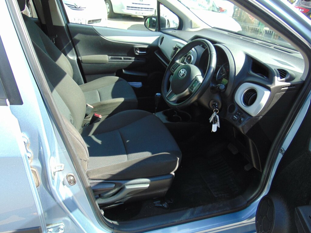 Toyota Yaris 1.3 Vvt-i Trend 98 Bhp White #6