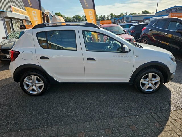 Dacia Sandero Stepway 2014 0.9 Tce Laureate Hatchback White #5
