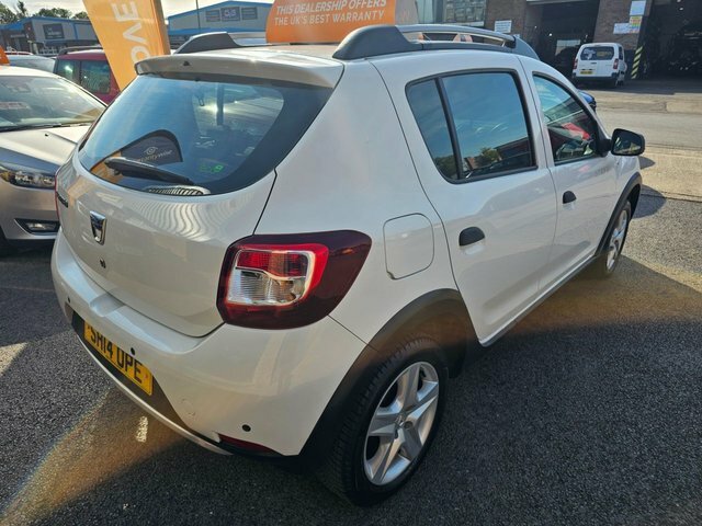 Dacia Sandero Stepway 2014 0.9 Tce Laureate Hatchback White #4