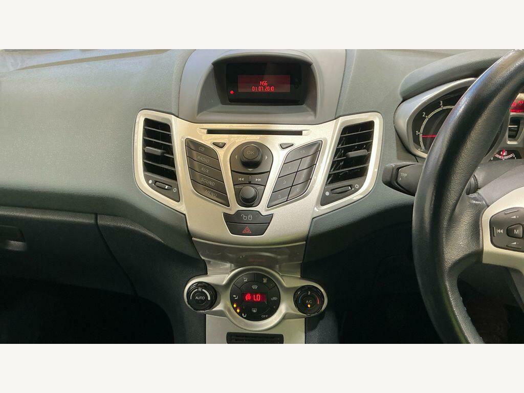 Ford Fiesta Hatchback Zetec 1.25 3Dr, 30 Road Tax 201313 White #13