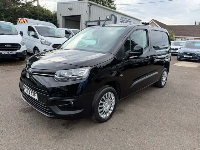 Toyota Proace City Bluehdi Icon Short Panel Black
