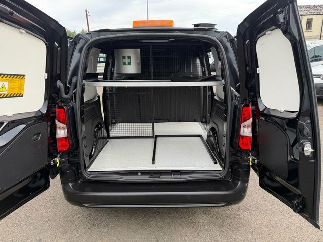 Toyota Proace City Bluehdi Icon Short Panel Black #4