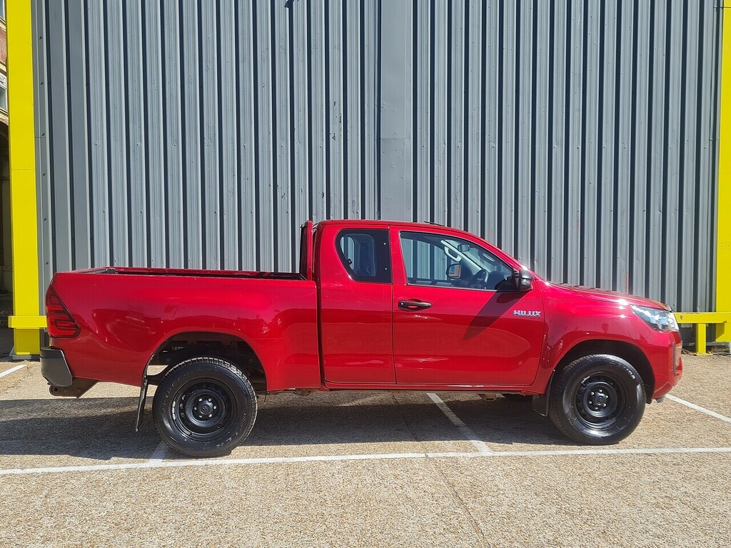 Toyota HILUX D-4d Active Pickup 2.4 YP21UGE Red #4