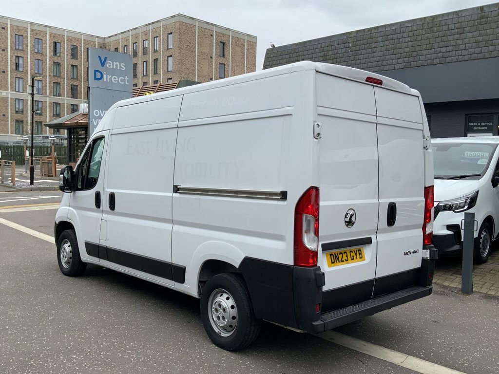 Vauxhall Movano 2.2L Dynamic White #6