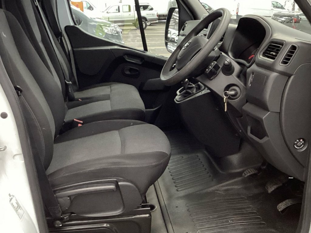 Nissan InterStar 2.3L Acenta White #5