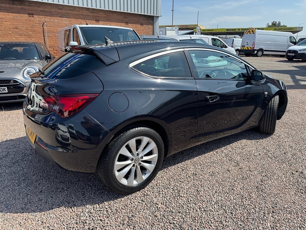 Vauxhall Astra GTC Cdti Sri Black #4