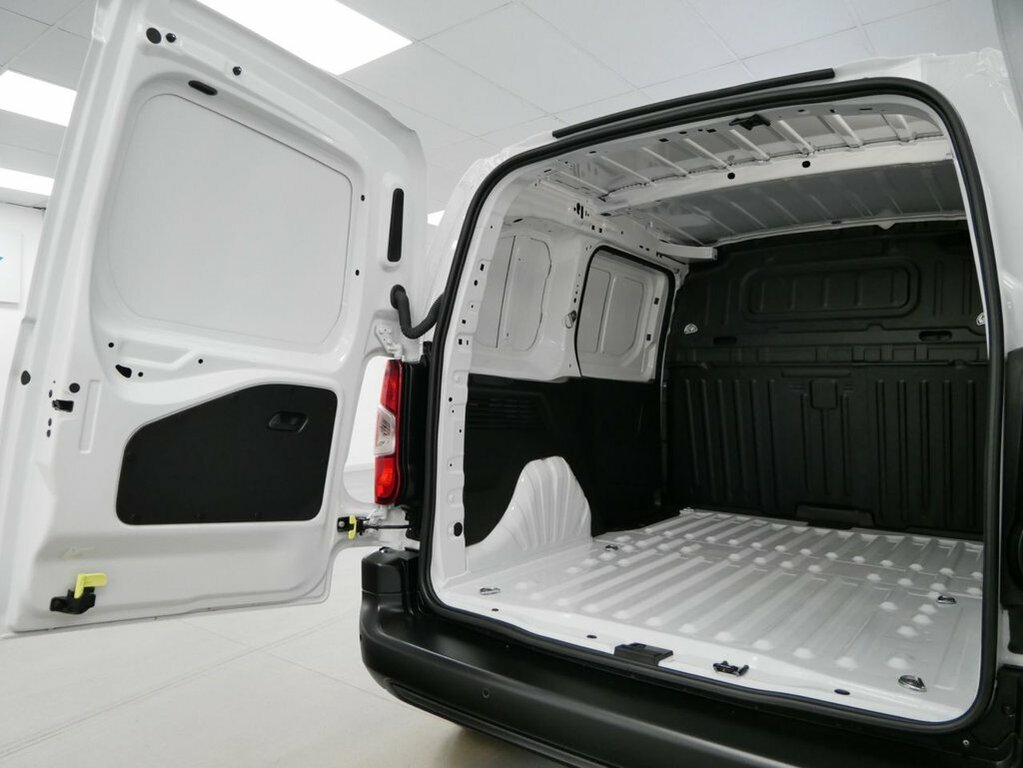 Vauxhall Combo-e Life 52Kwh Ultimate Mpv 7.4Kw Charge Green #26