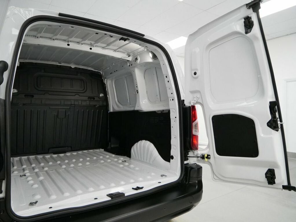 Vauxhall Combo-e Life 52Kwh Ultimate Mpv 7.4Kw Charge Green #27
