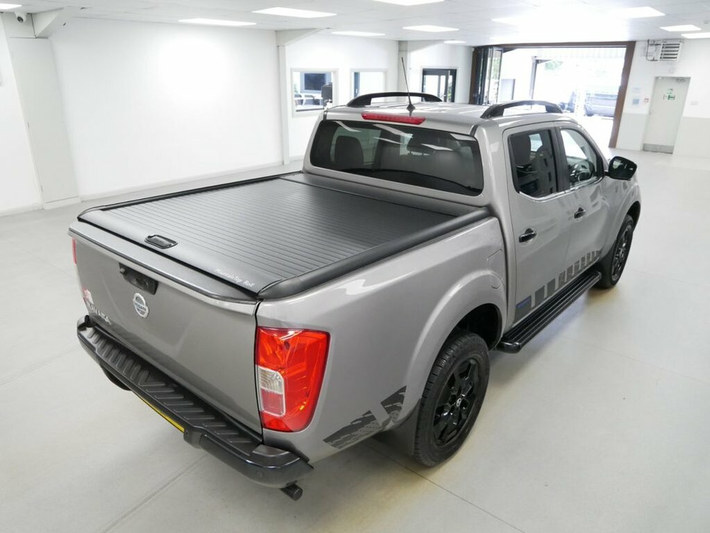 Nissan Navara 2.3L Dci N-guard Pickup Double Cab Grey #2