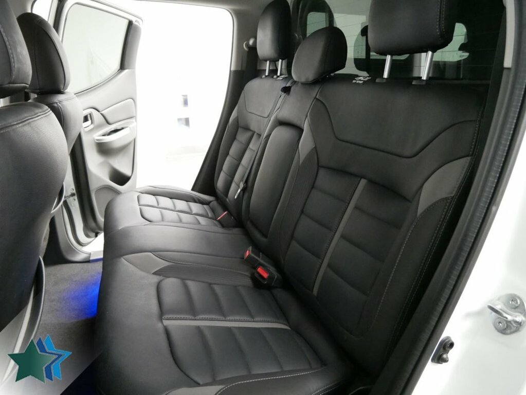 Mitsubishi L200 2.4L Di-d Dc Barbarian Pickup Double Cab Diese White #5