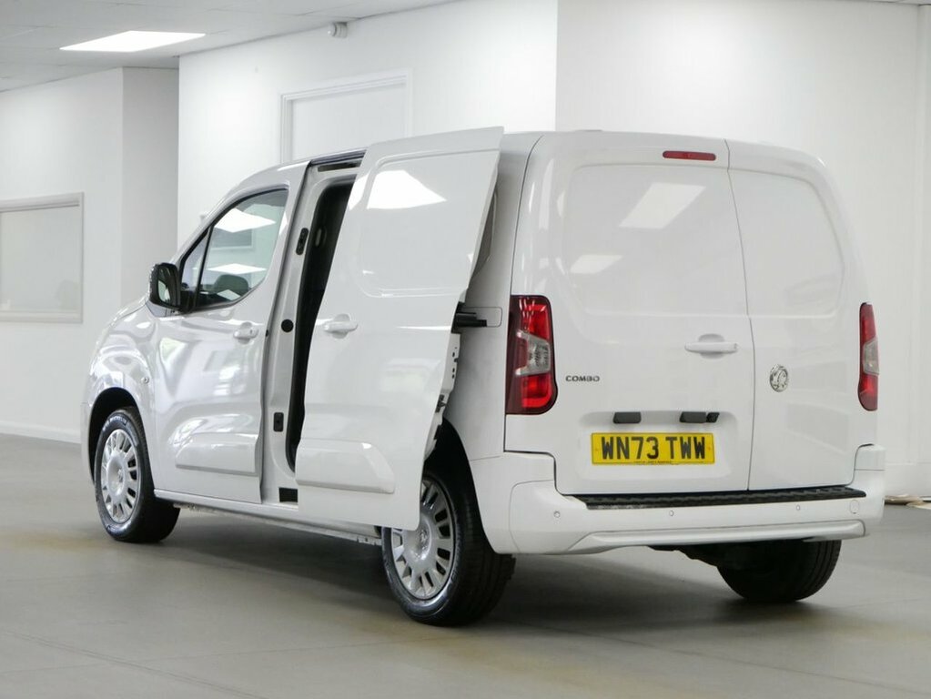Vauxhall Combo 1.5 Turbo D 2300 Pro L1 H1 Euro 6 100 Bhp 42,886 Black #22