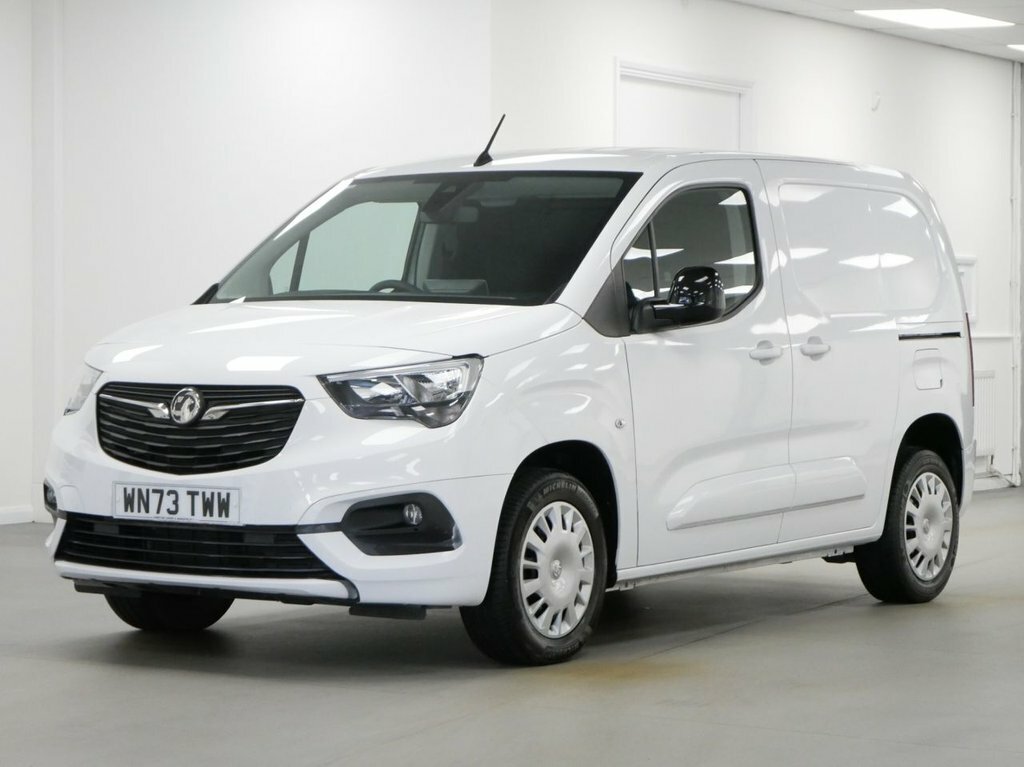 Vauxhall Combo 1.5L Turbo D 2300 Pro Panel Van White