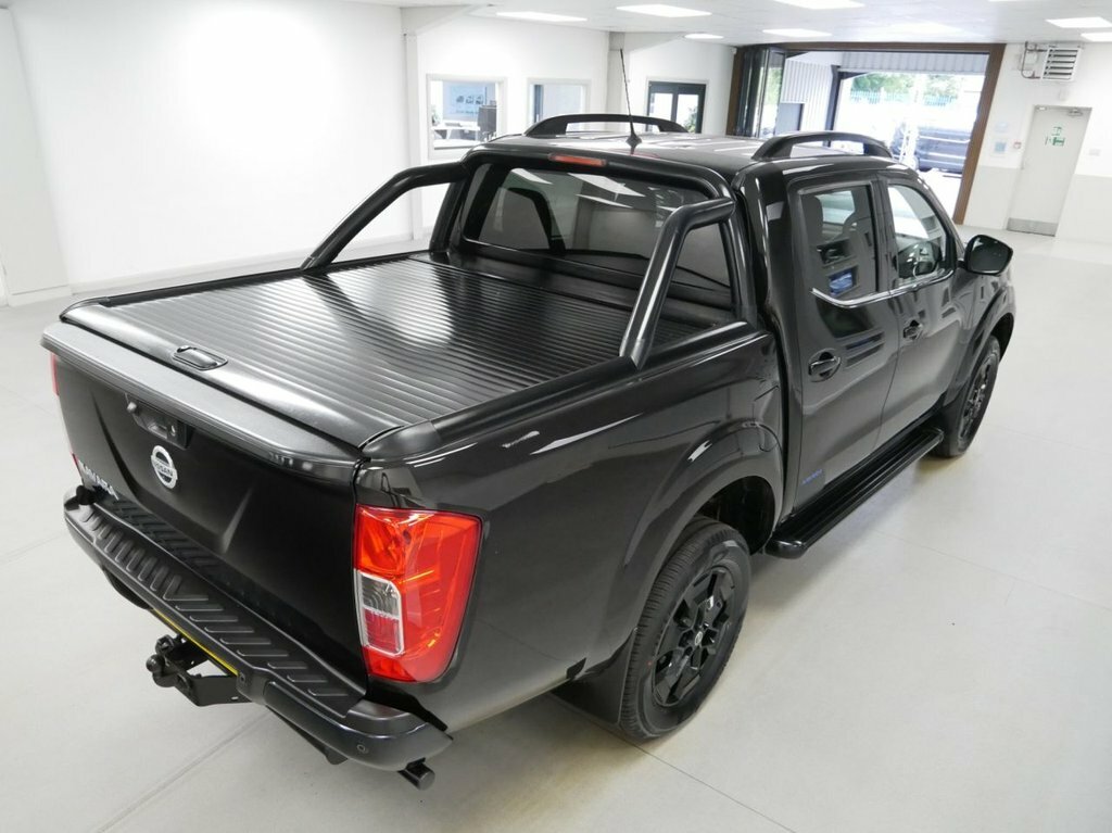 Nissan Navara 2.3L Dci N-guard Pickup Double Cab Black #2