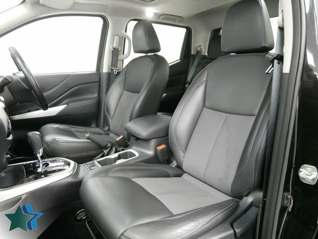 Nissan Navara 2.3L Dci N-guard Pickup Double Cab Black #3