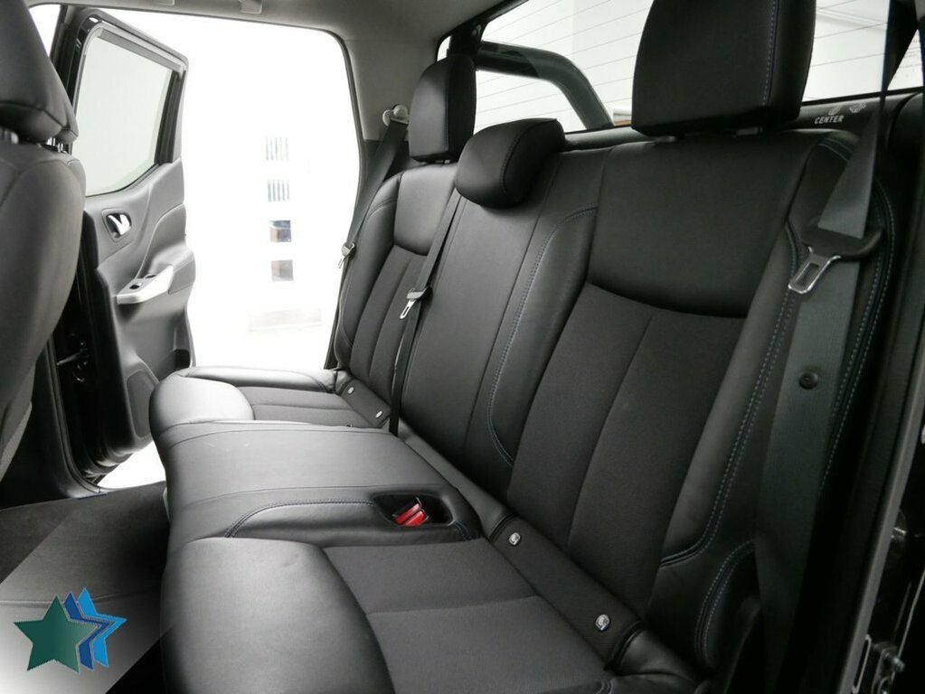 Nissan Navara 2.3L Dci N-guard Pickup Double Cab Black #5