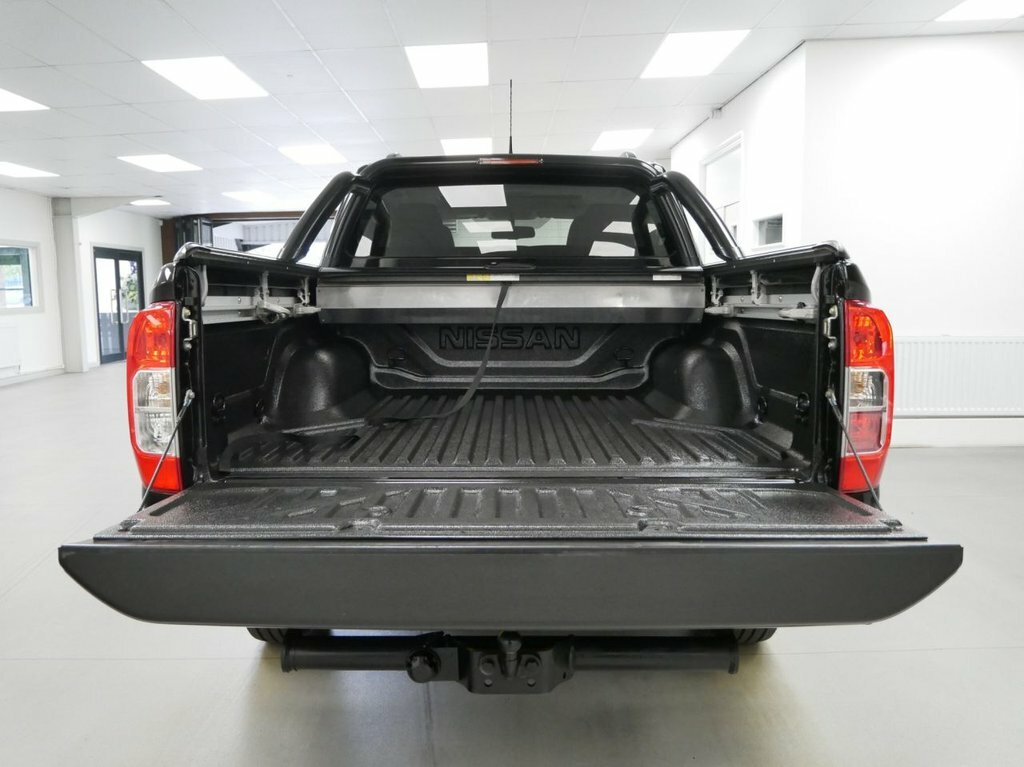 Nissan Navara 2.3L Dci N-guard Pickup Double Cab Black #6