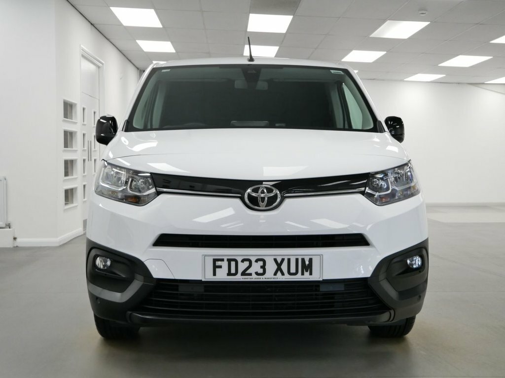 Toyota Proace City Active White #8