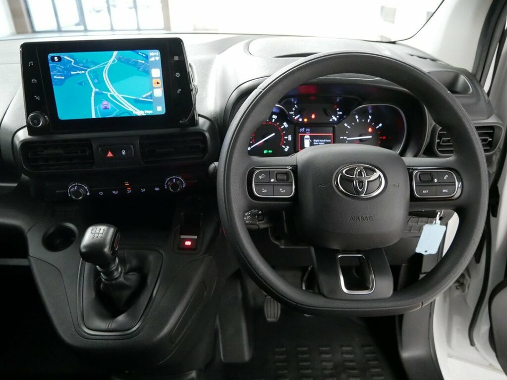 Toyota Proace City Active White #15