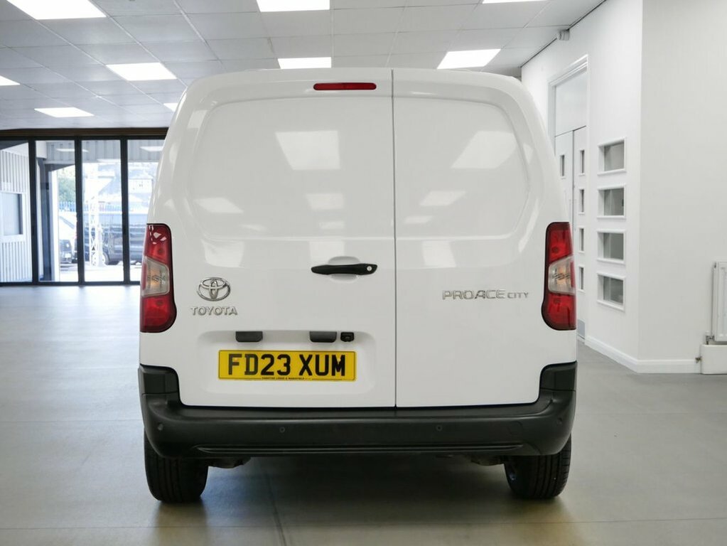 Toyota Proace City Active White #10