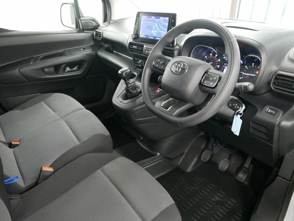 Toyota Proace City Active White #13