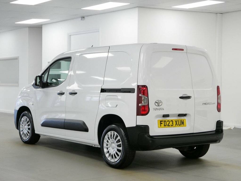 Toyota Proace City Active White #9