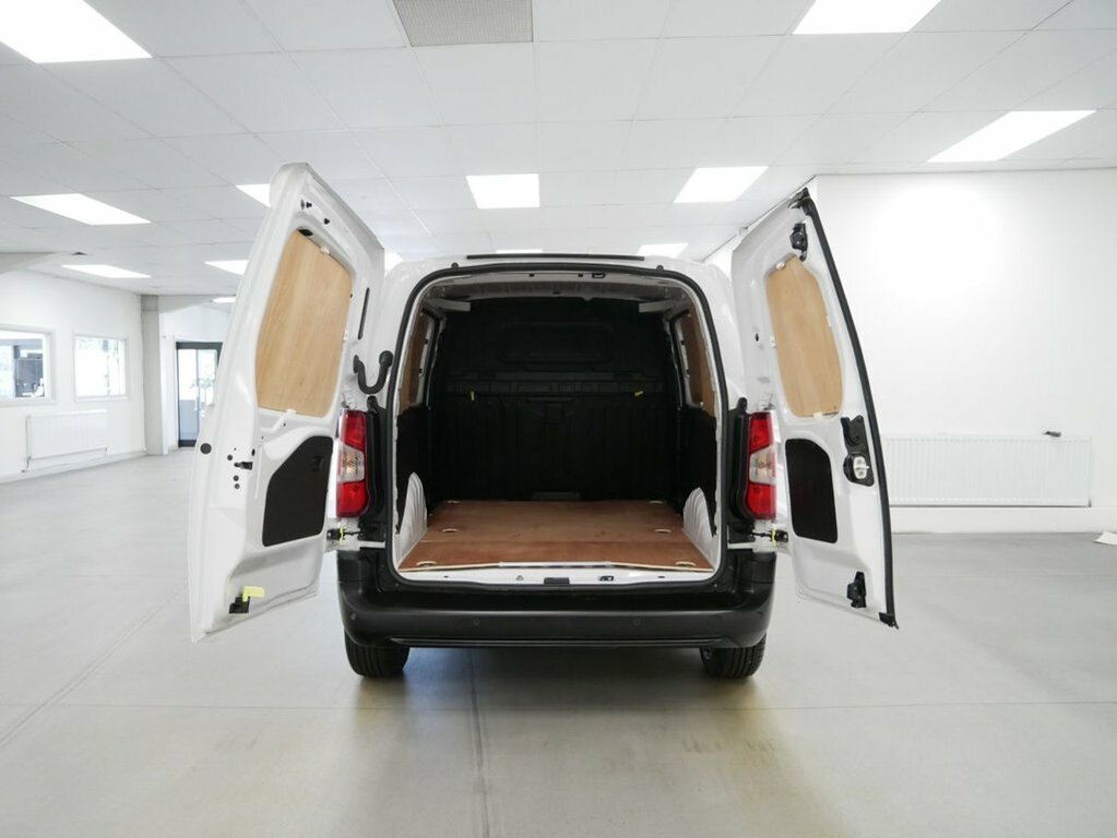 Toyota Proace City Active White #12