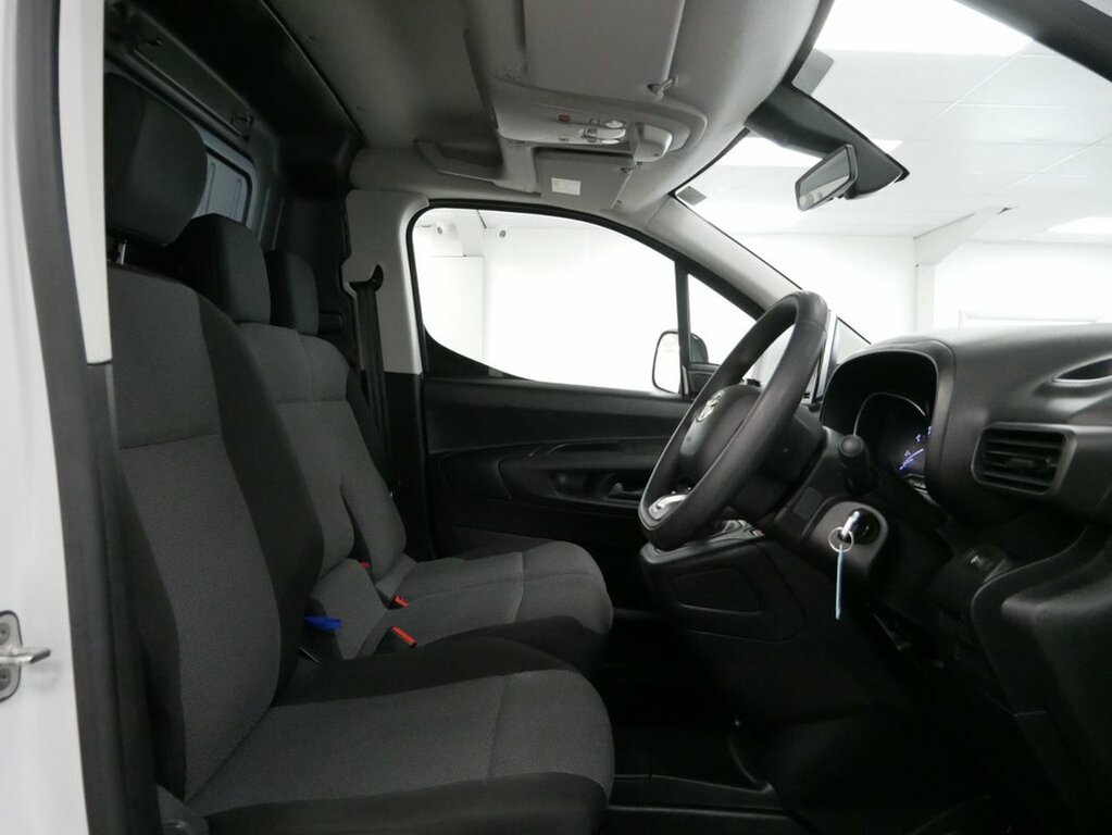 Toyota Proace City Active White #14