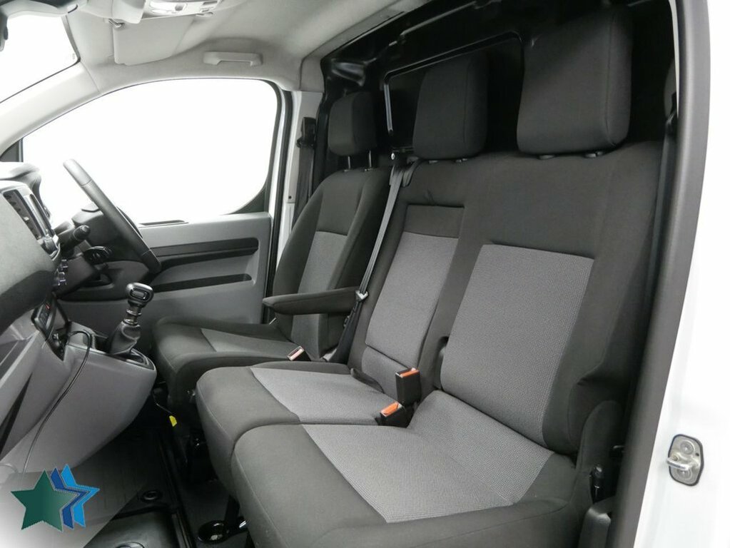 Vauxhall Vivaro 1.5L Turbo D 2700 Sportive Panel Van 6Dr Ma White #5