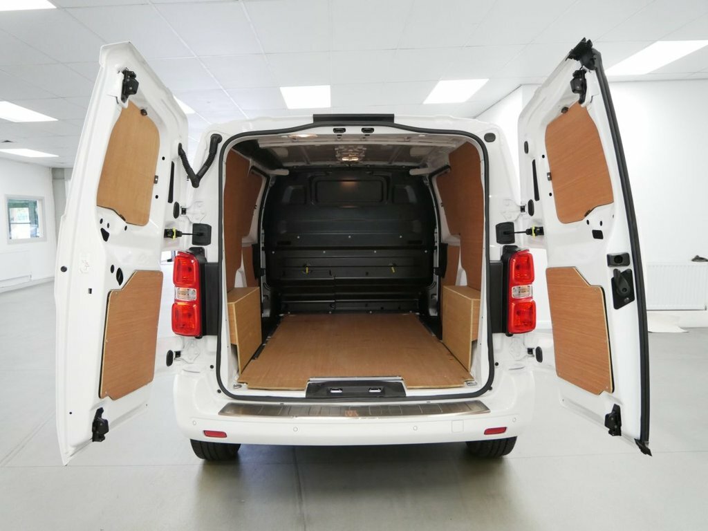 Vauxhall Vivaro 2L 2.0 Turbo D 3100 Sportive Panel Van White #3