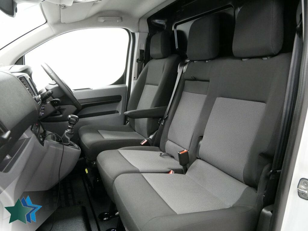 Vauxhall Vivaro 2L 2.0 Turbo D 3100 Sportive Panel Van White #5