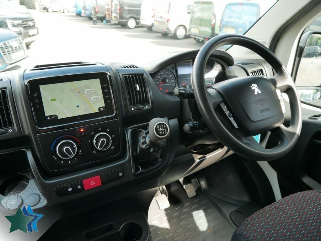 Peugeot Boxer 2.2L Bluehdi 435 Professional Premium Panel Van White #4