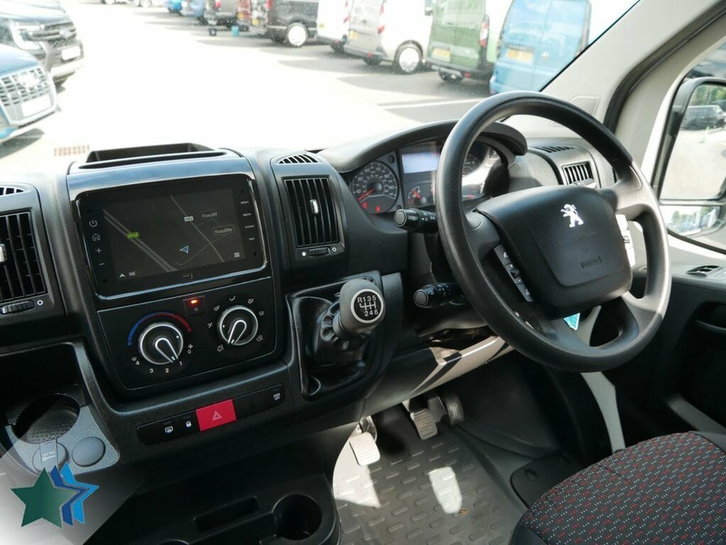 Peugeot Boxer 2.2L Bluehdi 435 Professional Premium Panel Van White #2